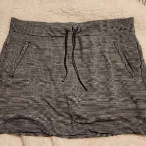 Athleta Metro Striped Black Drawstring skort- size L